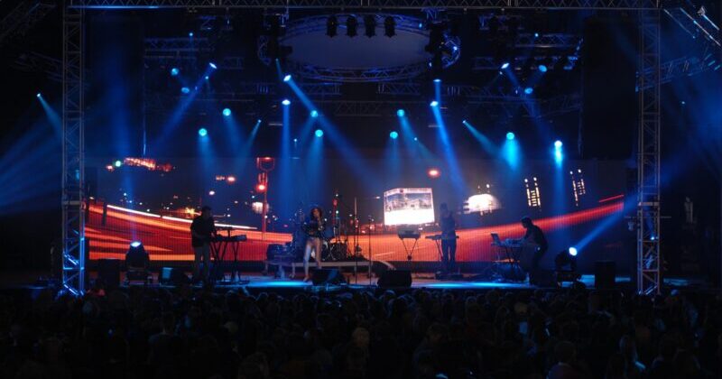 Camille Jones performing at Roskilde Festival 2007. With Thor Madsen, Karl Kolind, Jakob Rønlov. Photo by Frederik Hilmer Svanholm.